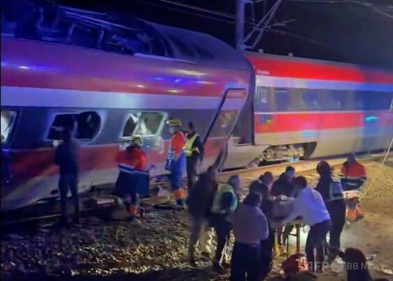 スペイン高速鉄道で脱線衝突事故、21人死亡 70人以上が負傷