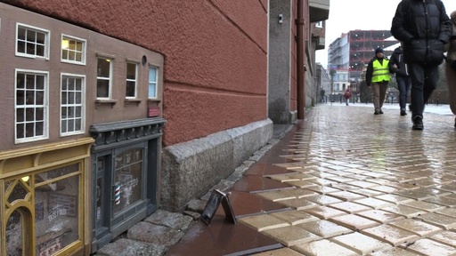 道端に「ネズミ御用達」のミニチュア店舗出現、人気スポットに スウェーデン