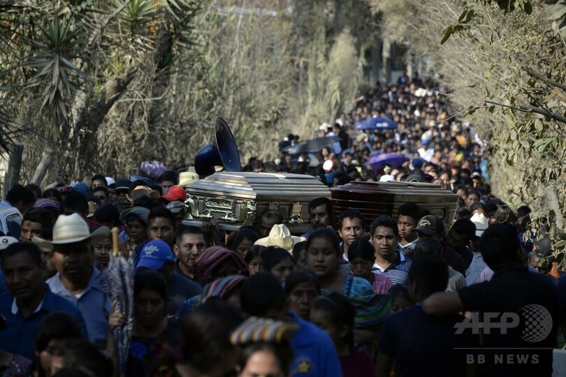 男の子2人の誘拐殺人事件 葬儀に数千人参列 グアテマラ
