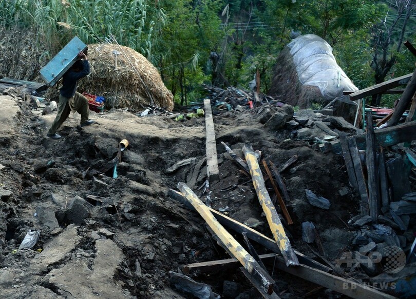 アフガン・パキスタン地震、死者360人超 被災者が支援訴え