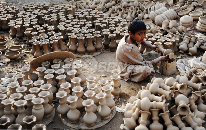 経済危機の世界各地でメーデー、ドイツとトルコでは機動隊と衝突