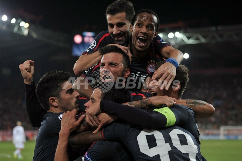 サビオラ2得点のオリンピアコスが16強入り、欧州CL