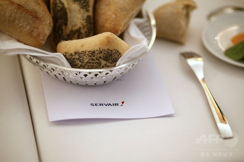 上限知らずの高級機内食、ミシュラン星シェフにドンペリも