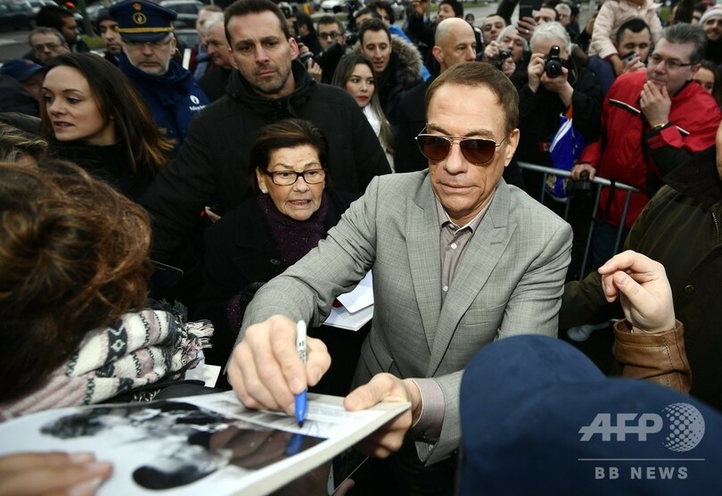 俳優ヴァン・ダムさん、チワワ救う 偽ペットパスポートで安楽死危機