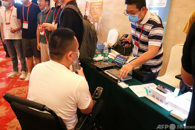 「塾禁止令」の中国でAI学習機器の販売が急増