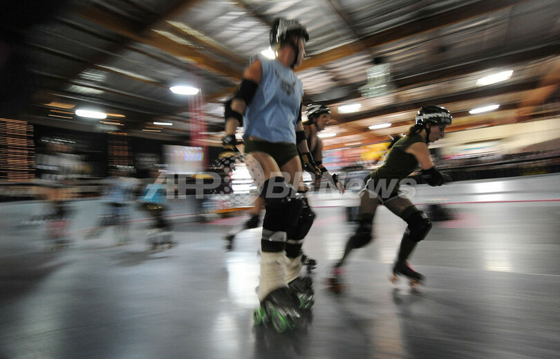 女子の熱き闘い、ローラーダービー 米国