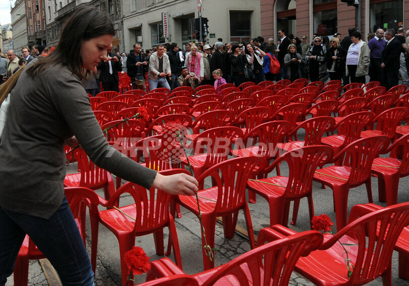 ボスニア内戦開始から20年、追悼の演奏式典