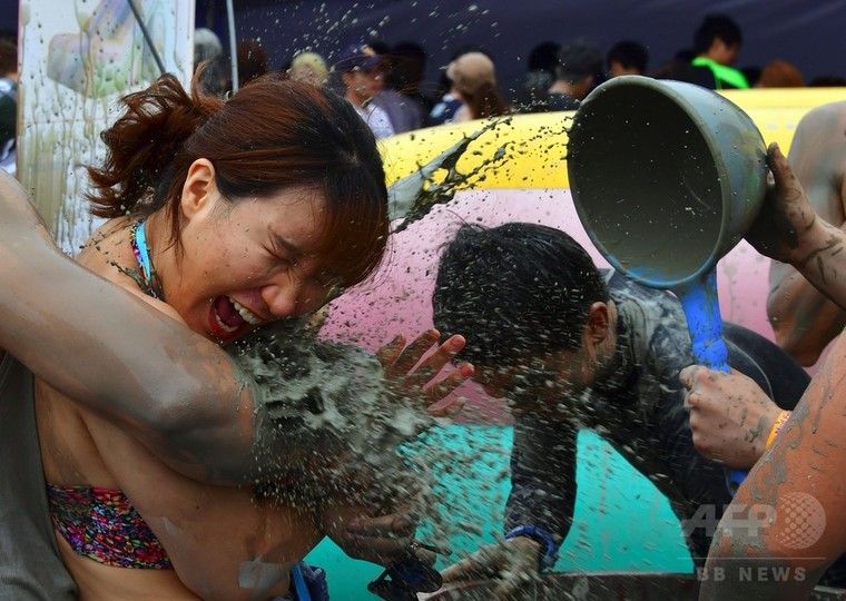 韓国恒例 マッドな泥んこ祭り開催中 美容にも良し 写真12枚 国際ニュース Afpbb News