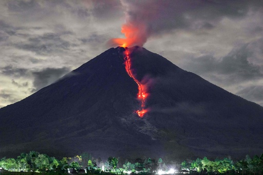 ジャワ島東部スメル山が噴火 インドネシア 写真13枚 国際ニュース