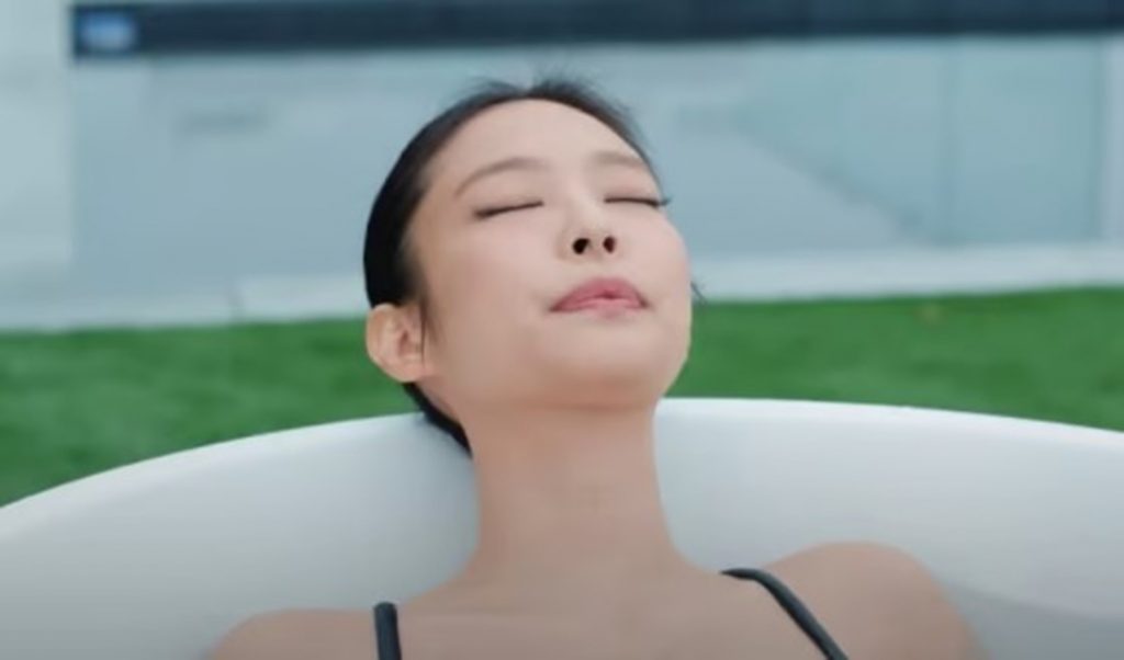 BLACK PINKのジェニーも持ち歩く奇跡の石 水入り水晶② 【公式通販】