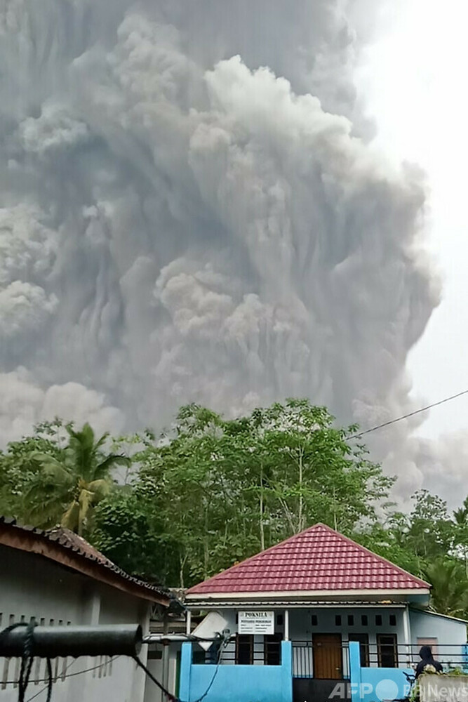 インドネシア・ジャワ島で火山噴火 13人死亡 写真21枚 国際ニュース