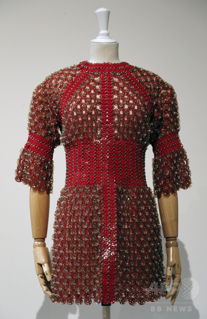 ケンゾーやイッセイ ミヤケの作品も、仏パリで「ファッション・ミックス」展