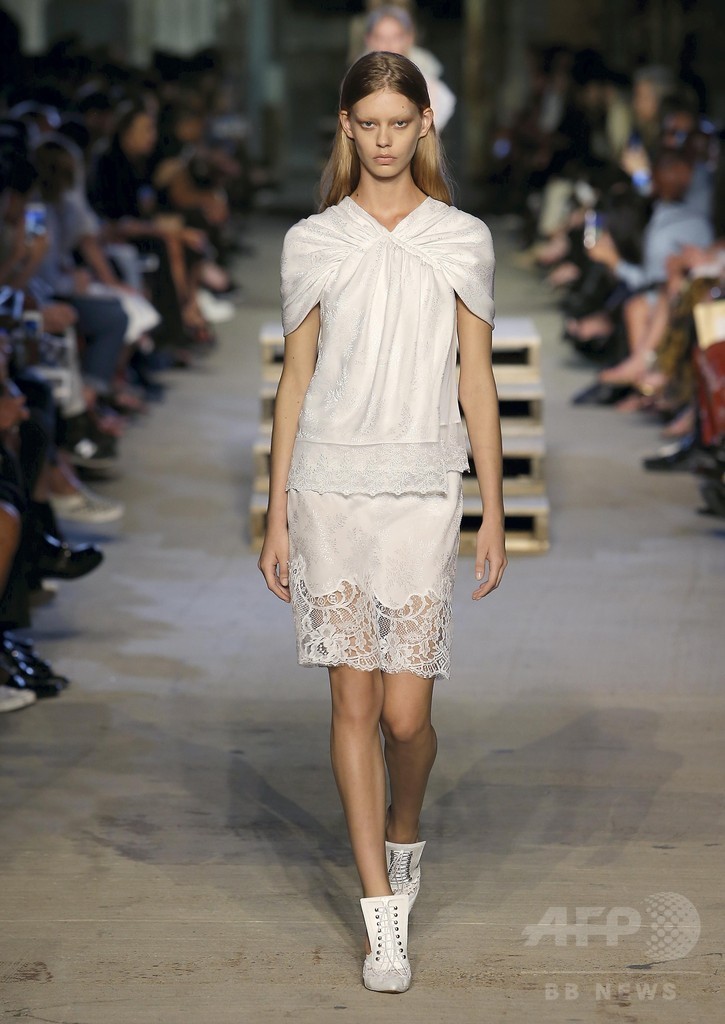 「ジバンシィ」16年春夏コレクション