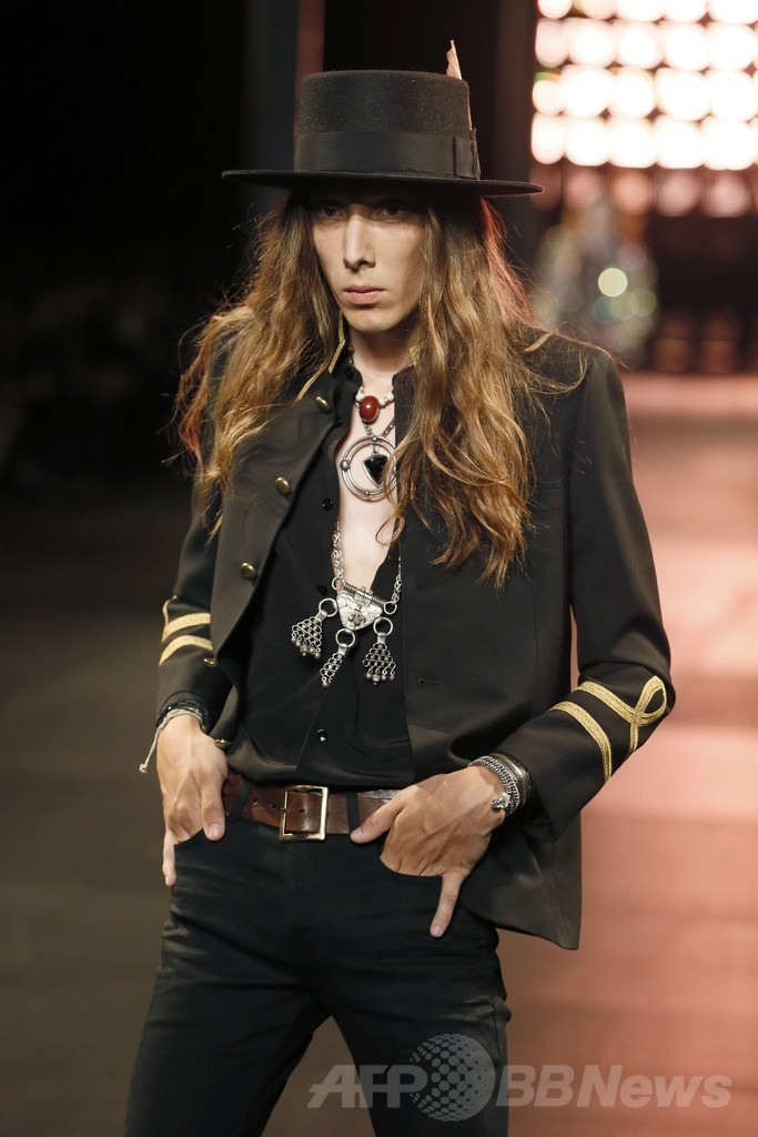 テーマはサイケデリック・ロック、「サンローラン」15年春夏メンズ