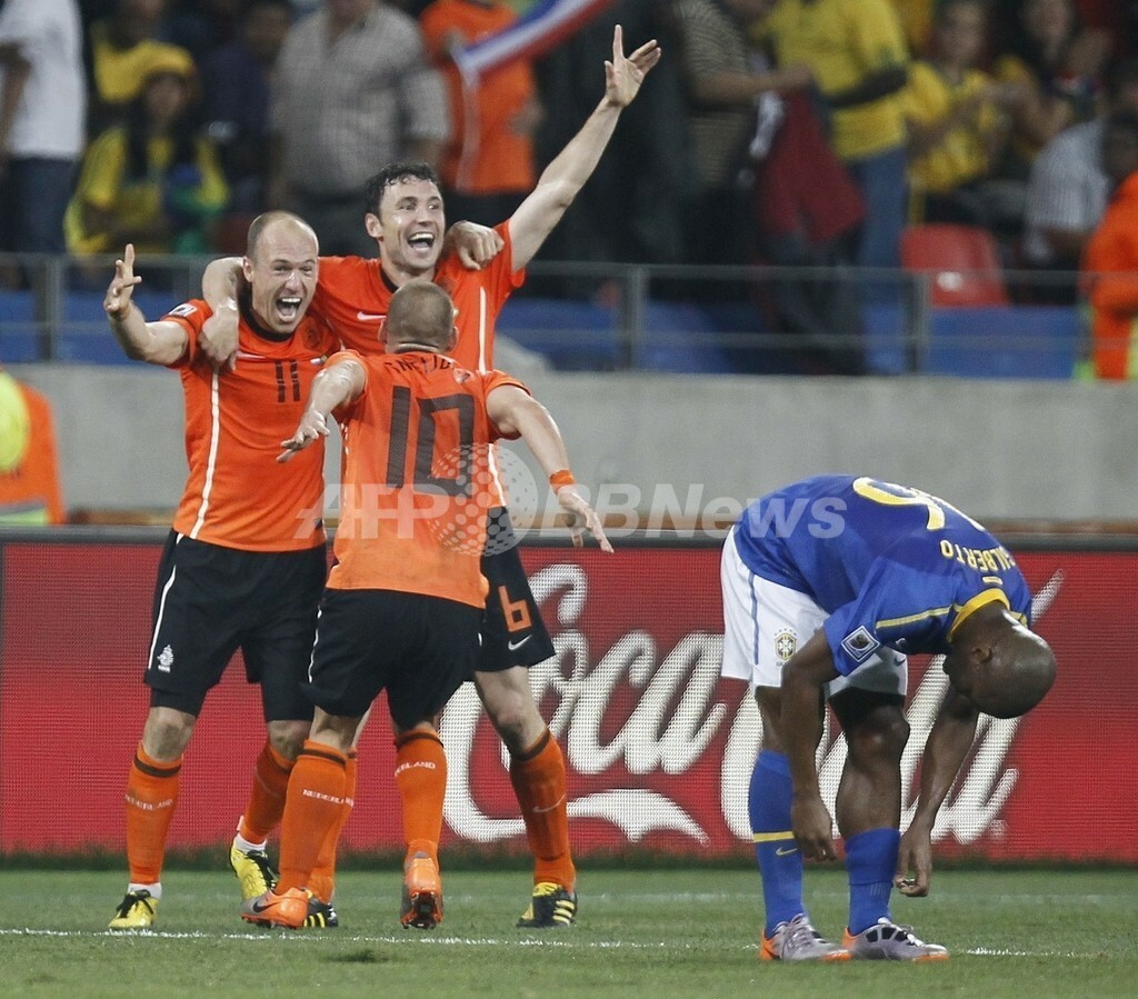 正規品　2010 ブラジルW杯　スナイデル オランダ準決勝進出、ブラジルに逆転勝ち W杯 写真26枚 ファッション
