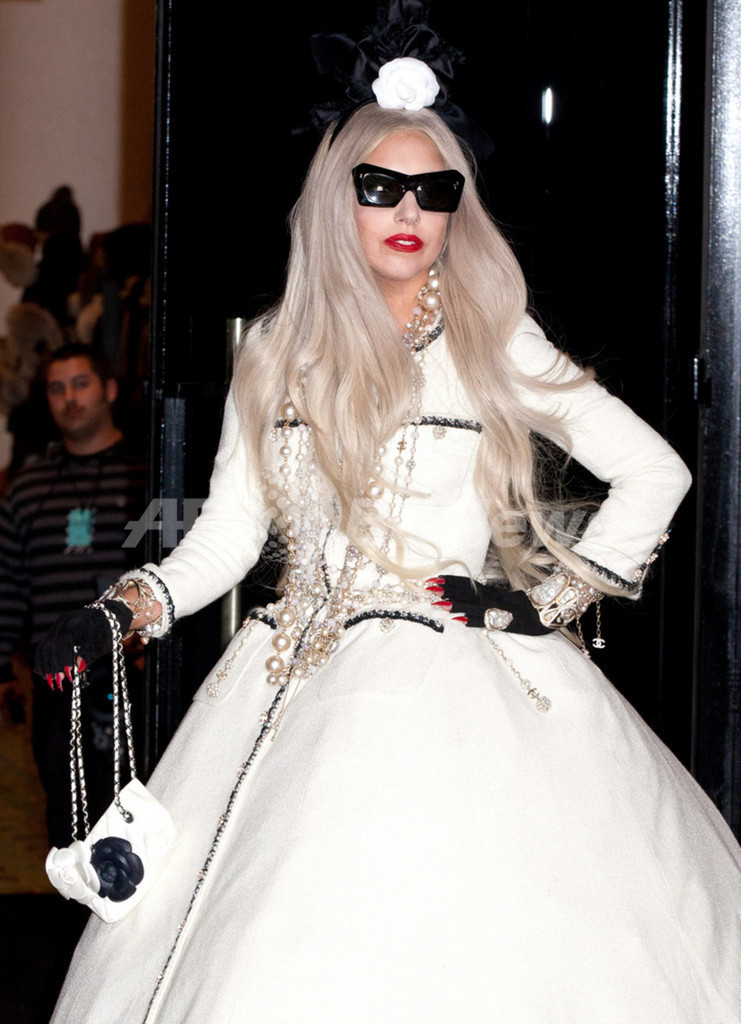 ニコラ・フォルミケッティ、1日12回着替えるガガに耐えかね辞職