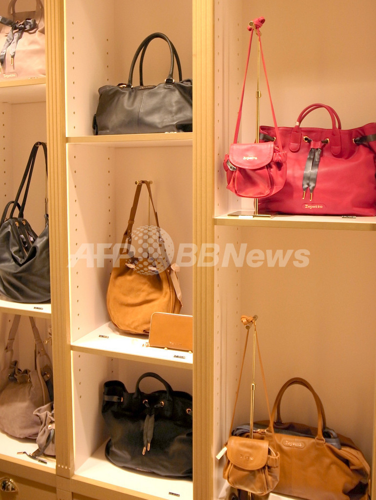 「レペット」日本初フラッグシップショップが銀座に、オーダーメイドも開始