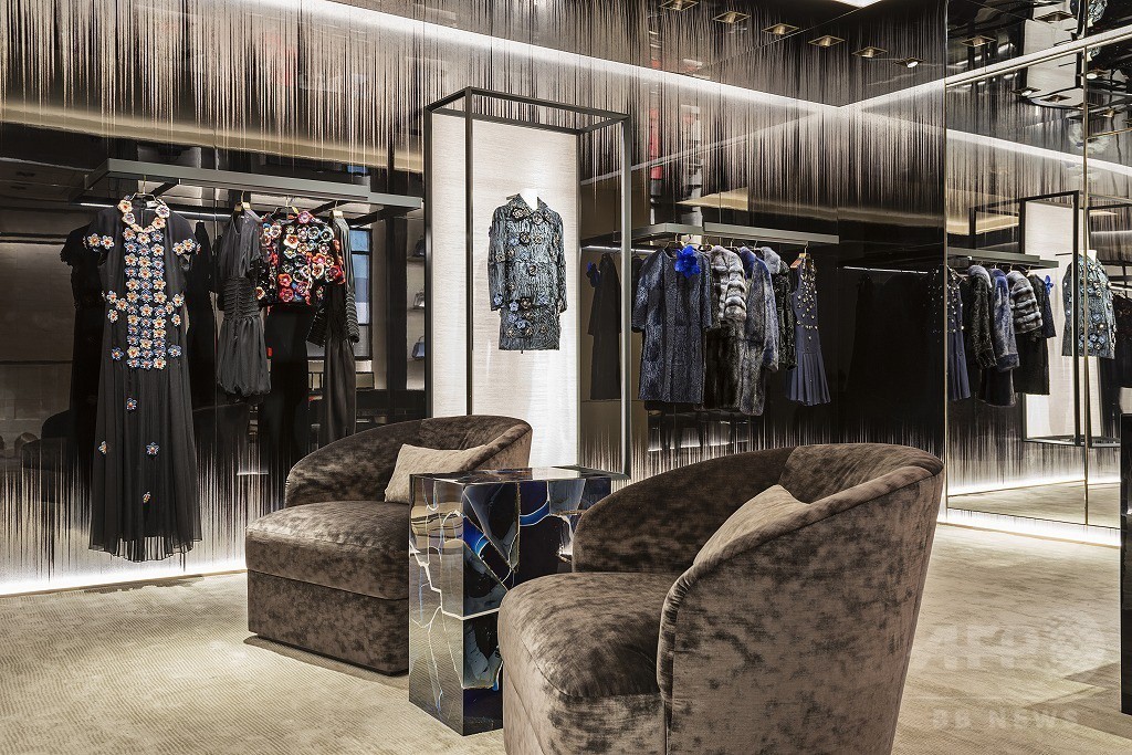 「フェンディ」、ローマ本店のリニューアルイベントを開催