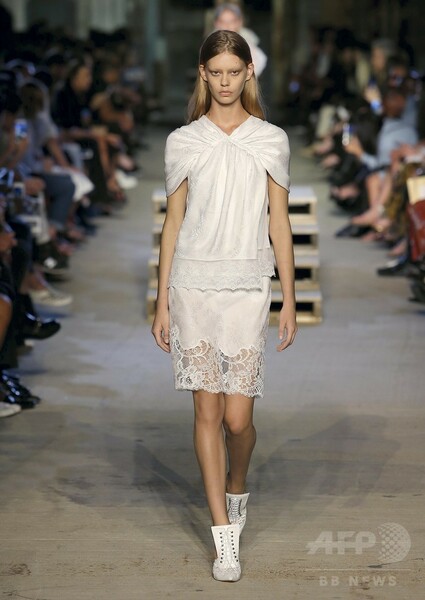 「ジバンシィ」16年春夏コレクション