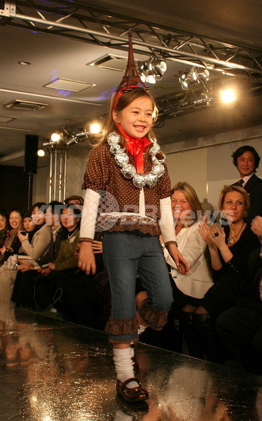 ショコラが子供服に変身、「ショコアンファン コレクション」