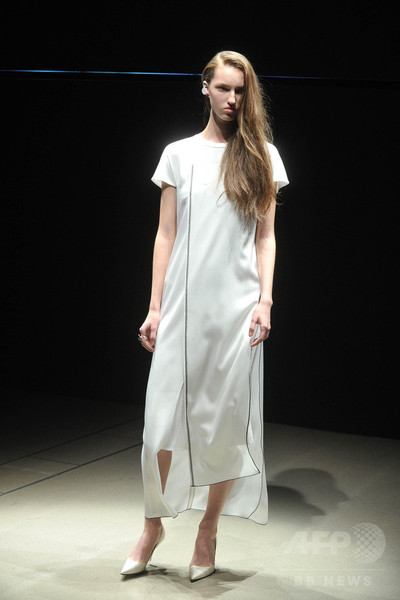 「タロウ ホリウチ」15年春夏新作発表