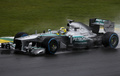 13F1第19戦ブラジルGP（Brazilian Grand Prix 2013）予選。予選に臨むメルセデスAMG（Mercedes AMG）のニコ・ロズベルグ（Nico Rosberg、2013年11月23日撮影）。(c)AFP/MIGUEL SCHINCARIOL