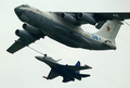 スホイ30戦闘機（下）。中国・湖南省の航空ショーで（2006年3月18日撮影、資料写真）。(c)LIU JIN / AFP