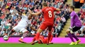 14-15イングランド・プレミアリーグ第4節、リバプール（Liverpool FC）対アストン・ビラ（Aston Villa）。得点を挙げるアストン・ビラのガブリエル・アグボンラホル（Gabriel Agbonlahor、2014年9月13日撮影）。(c)AFP/PAUL ELLIS
