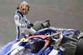 24F1第20戦、メキシコシティGP決勝。クラッシュ後にマシンから降りるRBの角田裕毅（2024年10月27日撮影）。(c)YURI CORTEZ/ AFP