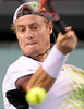 テニス、楽天オープン（%%Rakuten Japan Open Tennis Championships 2009%%）男子シングルス準決勝。ロシアのミハイル・ユーズニー（%%Mikhail Youzhny%%）は、大会第8シードのレイトン・ヒューイット（%%Lleyton Hewitt%%、オーストラリア）と対戦。ユーズニーは6-2、5-7、7-5で勝利し、決勝に進出した。写真はリターンショットを放つレイトン・ヒューイット。（2009年10月10日撮影）(c)AFP/Toru YAMANAKA