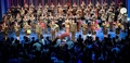 ロシア・モスクワで開催の国際軍隊音楽祭「スパスカヤ塔」で、パフォーマンスを披露する北朝鮮の朝鮮人民軍の合唱団「功勲国家合唱団」（2019年8月26日撮影）。(c)Alexander NEMENOV / AFP