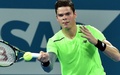 テニス、ブリスベーン国際（Brisbane International 2015）男子シングルス決勝。リターンを狙うミロス・ラオニッチ（Milos Raonic、2015年1月11日撮影）。(c)AFP/Saeed KHAN
