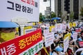 韓国・ソウルで抗議活動を行う世界平和統一家庭連合（旧統一教会）の信者ら（2022年8月18日撮影）。(c)Anthony WALLACE / AFP
