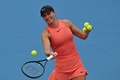 テニス、中国オープン、女子シングルス準々決勝。試合後に観客席に向かってボールを打つパウラ・バドサ（2024年10月3日撮影）。(c)ADEK BERRY / AFP