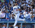 18MLB、ナ・リーグ西地区優勝決定戦、ロサンゼルス・ドジャース対コロラド・ロッキーズ。5回に2点本塁打を放ったロサンゼルス・ドジャースのマックス・マンシー（2018年10月1日撮影）。(c)Jayne Kamin-Oncea/Getty Images/AFP