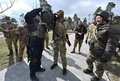 ウクライナ・キーウで、新たに供与された携行式対戦車ミサイルなどを試す領土防衛隊（2022年3月23日撮影、資料写真）。(c)GENYA SAVILOV / AFP