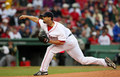 09MLB、ボストン・レッドソックス（%%Boston Red Sox%%）対オークランド・アスレチックス（%%Oakland Athletics%%）。試合はレッドソックスが5-2で勝利した。写真は先発登板し、6回2／3回を投げ6安打2失点に抑えてシーズン10勝目を挙げたレッドソックスのジョシュ・ベケット（%%Josh Beckett%%）。（2009年7月7日撮影）(c)AFP/Getty Images/Elsa