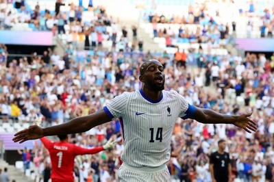 仏が首位通過、アルゼンチンと8強で激突 パリ五輪サッカー男子