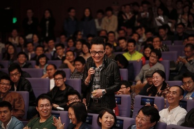 仮想通貨の起業家、バフェット氏とのランチをキャンセル 5億円で落札