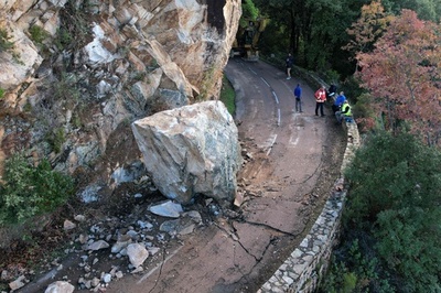 世界遺産「ピアナのカランケ」で巨大岩が落下、仏コルシカ島