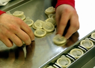 超薄型コンドーム72万個盗まれる、日本への輸出途中で