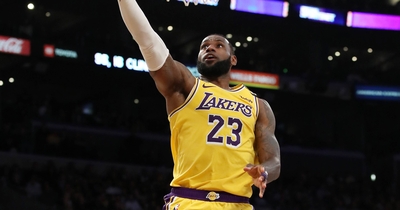 レブロンがザイオンとの初対決で貫禄、レイカーズを勝利に導く