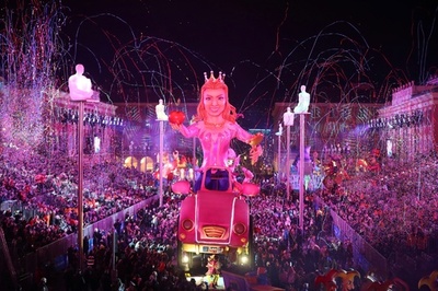 仏ニース・カーニバル、華やかに開幕