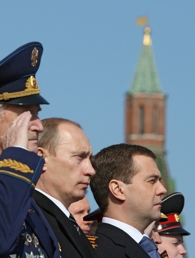 どっちがロシア大統領？ 復活する席順からのクレムリン観測