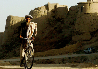 アフガニスタンの外国人拉致、解放交渉はこう着状態