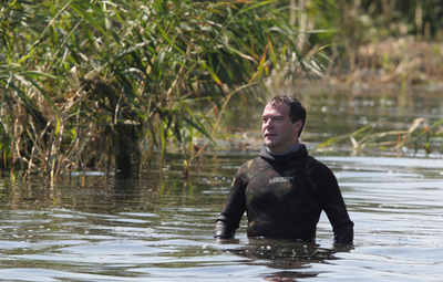プーチン首相には負けられない?!露大統領、ワイルドさをアピール