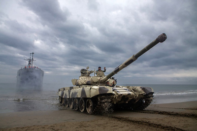 イラン、ホルムズ海峡付近で軍事演習