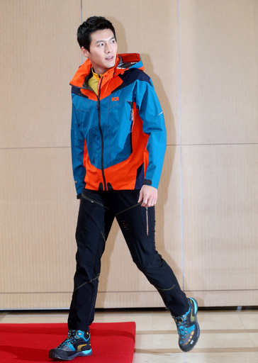 ヒョンビン、アウトドアブランド「K2」のショーに登場