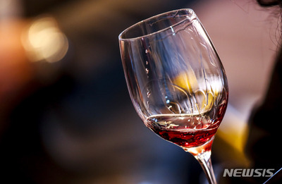 韓国MZ世代の好み「焼酎・ビール」から「ワイン・ウイスキー」へ – KOREA WAVE