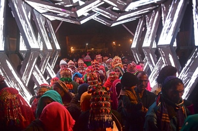 ヒンズー教徒122組が合同結婚式 資金なく単独で挙げられず パキスタン